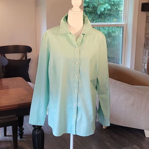 Croft&Barrow Tops - Croft&Barrow sz L mint colored button up snort